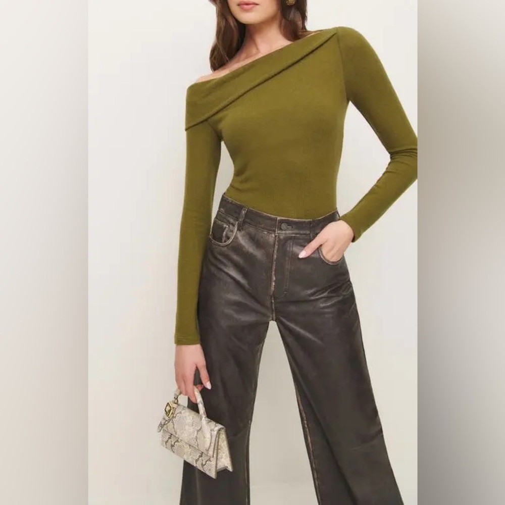 Reformation Elio Top in Pear